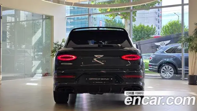 Bentley Bentayga 2024 — Şəkil 10/18