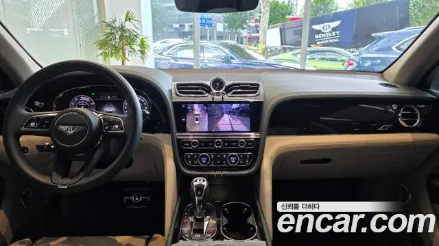 Bentley Bentayga 2024 — Şəkil 13/18