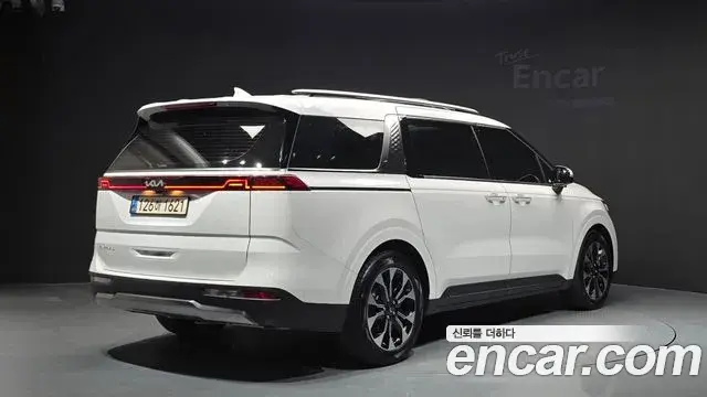 Kia Carnival 2021 — Фото 2/20