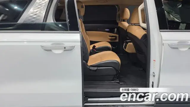 Kia Carnival 2021 — Фото 12/20