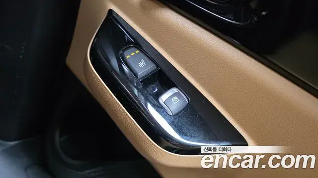 Kia Carnival 2021 — Фото 18/20