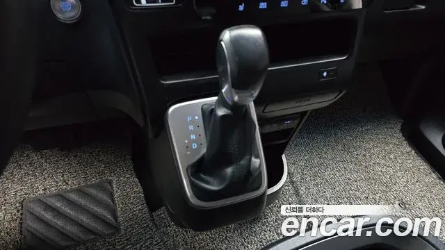 Hyundai Staria 2022 — Фото 9/20