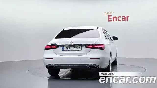 Mercedes-Benz E-Class 2022 — Фото 4/20