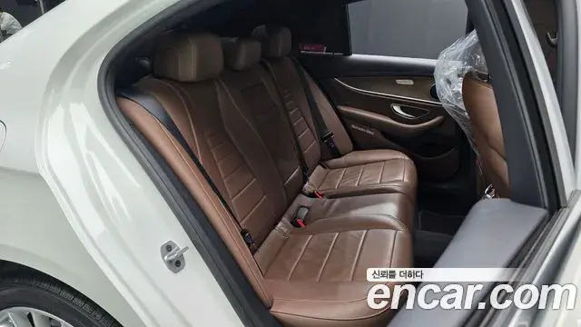 Mercedes-Benz E-Class 2022 — Фото 11/20