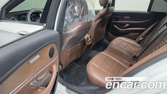 Mercedes-Benz E-Class 2022 — Фото 12/20