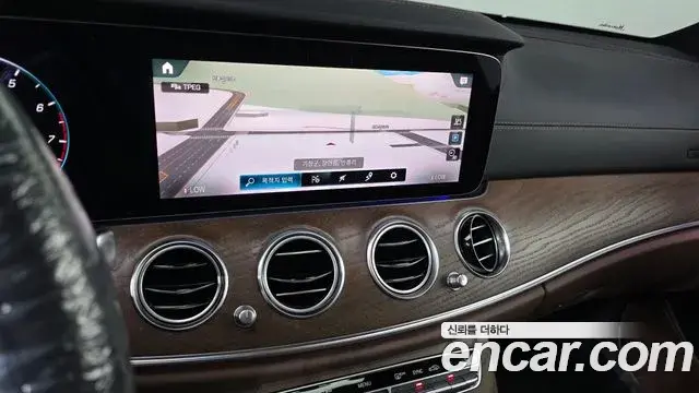 Mercedes-Benz E-Class 2022 — Фото 14/20