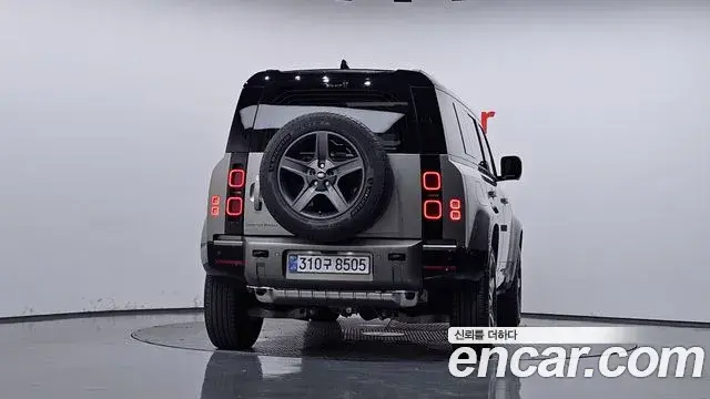Land Rover Defender 2025 — Фото 4/20