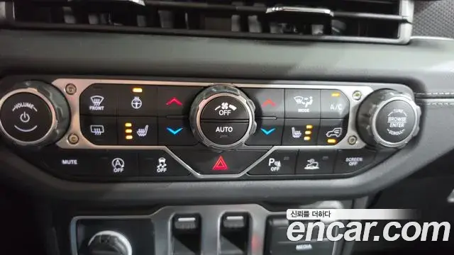Jeep Wrangler 2025 — Фото 18/20