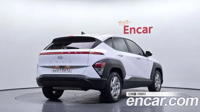 Hyundai Kona 2023 — Фото 2/20