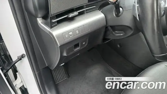 Hyundai Kona 2023 — Фото 17/20