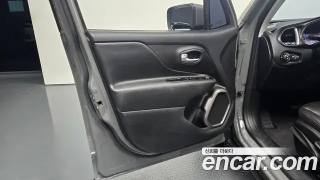 Jeep Renegade 2020 — Photo 3/30
