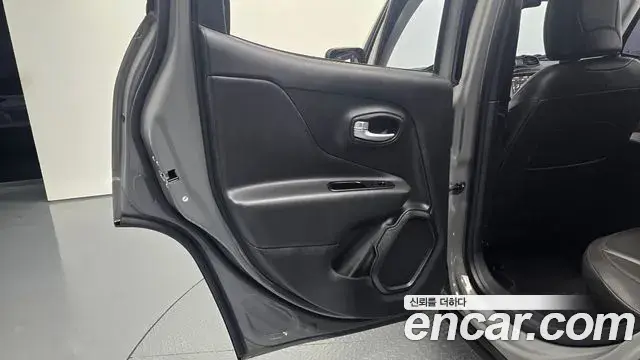 Jeep Renegade 2020 — Photo 22/30