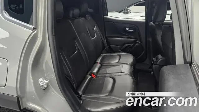 Jeep Renegade 2020 — Photo 17/30