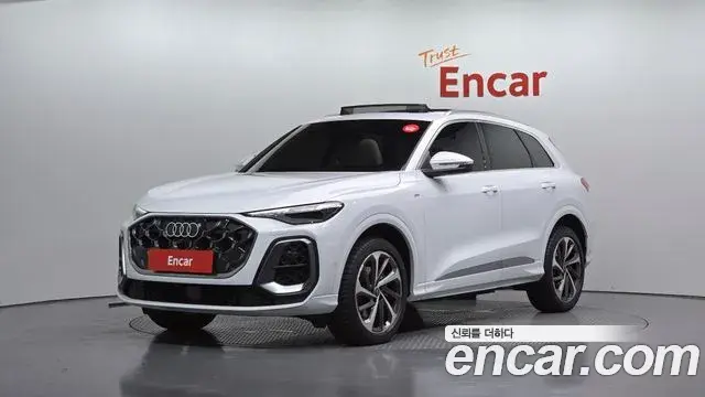 Audi Q5 2025 — Фото 1/20