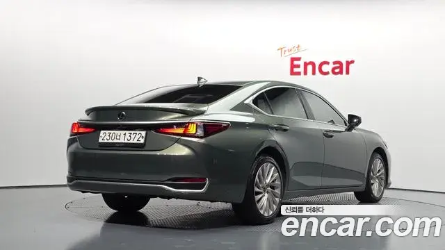 Lexus ES300h 2023 — Şəkil 2/20