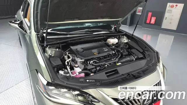 Lexus ES300h 2023 — Şəkil 6/20