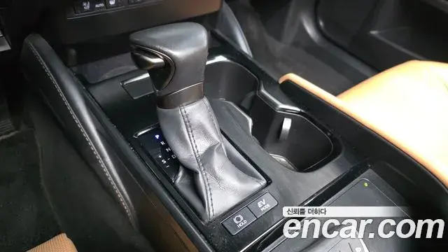 Lexus ES300h 2023 — Şəkil 9/20