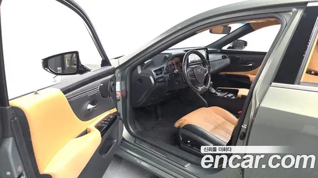 Lexus ES300h 2023 — Şəkil 10/20