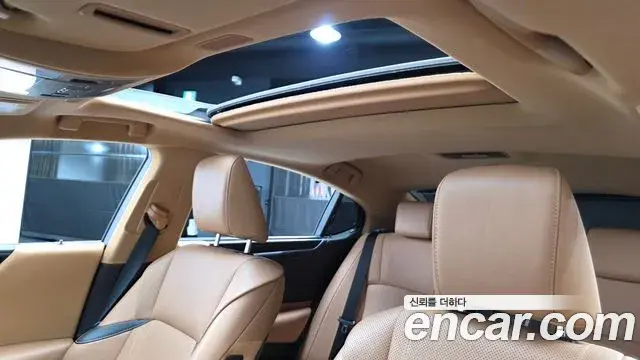 Lexus ES300h 2023 — Şəkil 19/20