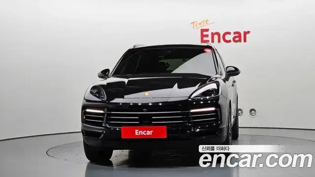 Porsche Cayenne 2019 — Фото 3/20