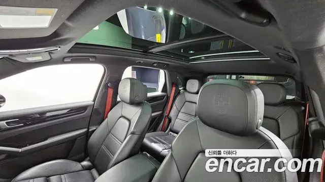 Porsche Cayenne 2019 — Фото 18/20