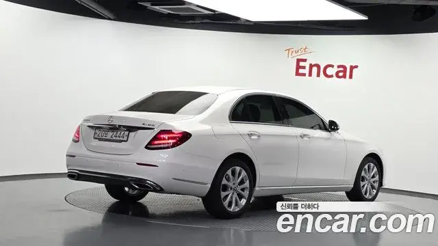 Mercedes-Benz E-Class 2019 — Фото 2/20