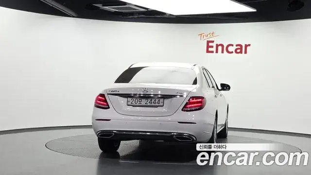Mercedes-Benz E-Class 2019 — Фото 4/20
