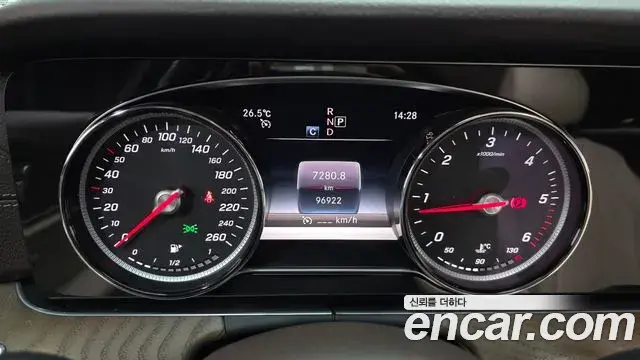 Mercedes-Benz E-Class 2019 — Фото 8/20