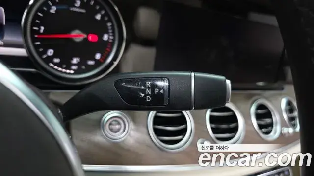 Mercedes-Benz E-Class 2019 — Фото 9/20