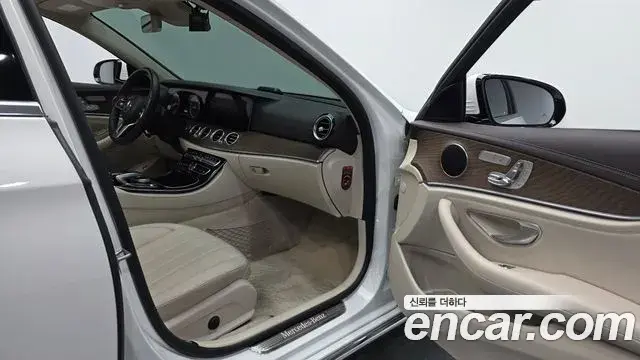 Mercedes-Benz E-Class 2019 — Фото 11/20