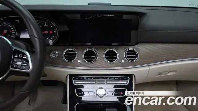 Mercedes-Benz E-Class 2019 — Фото 17/20