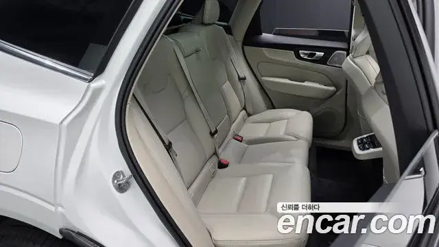 Volvo XC60 2024 — Фото 11/20