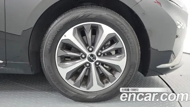 Kia K8 2022 — Şəkil 18/32