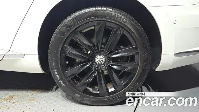 Volkswagen Arteon 2019 — Şəkil 31/35