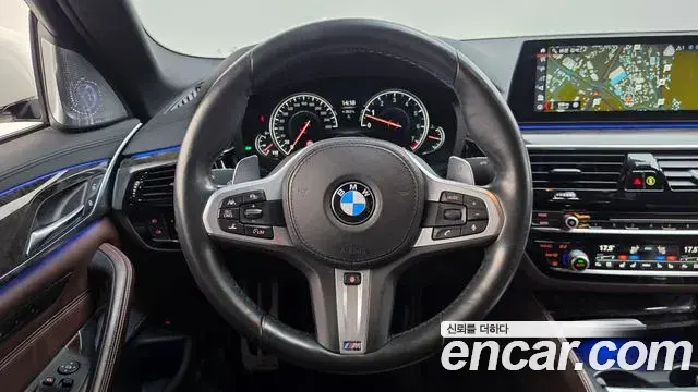 BMW 5 Series 2018 — Фото 14/20