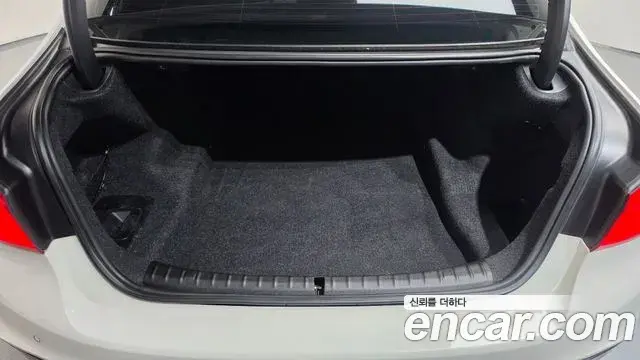 BMW 5 Series 2018 — Фото 18/20