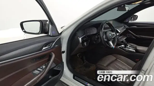 BMW 5 Series 2019 — Фото 10/20
