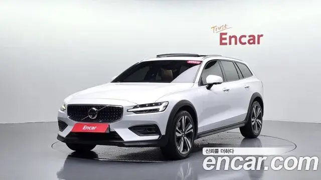 Volvo V60 Cross Country 2019 — Photo 10/35