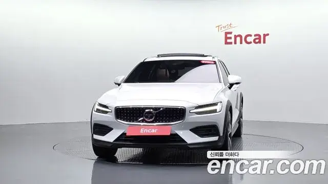 Volvo V60 Cross Country 2019 — Фото 3/20