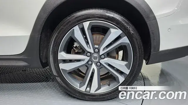 Volvo V60 Cross Country 2019 — Photo 1/35