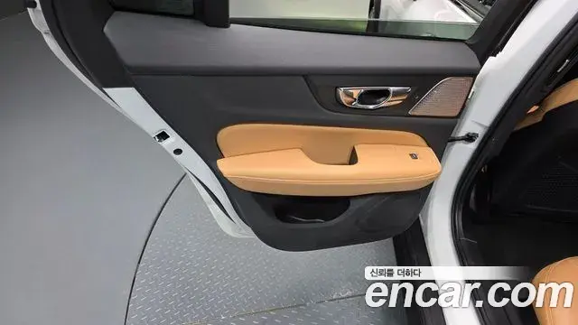 Volvo V60 Cross Country 2019 — Photo 35/35