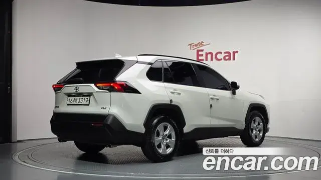 Toyota RAV4 2019 — Şəkil 13/20