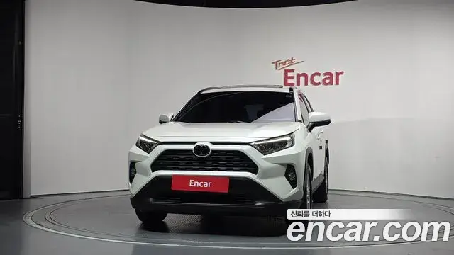 Toyota RAV4 2019 — Şəkil 14/20