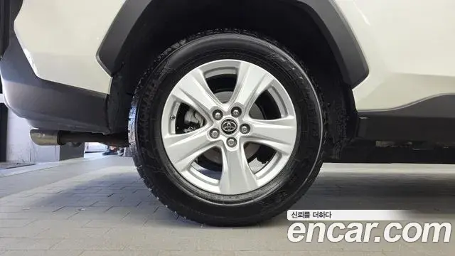 Toyota RAV4 2019 — Şəkil 9/20