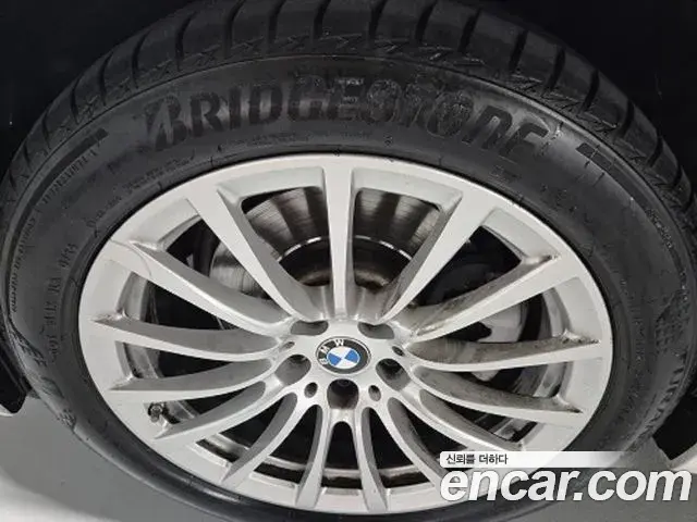 BMW 5 Series 2020 — Фото 19/20