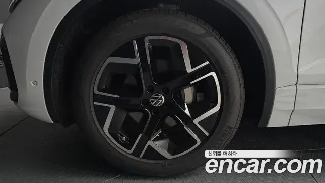 Volkswagen Touareg 2026 — ფოტო 17/20