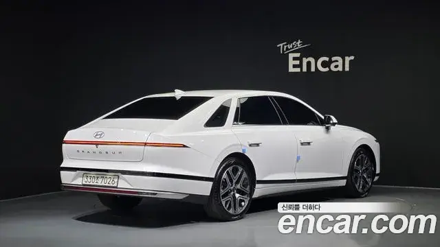 Hyundai Grandeur 2023 — Фото 2/20