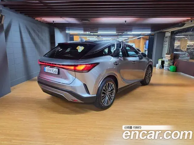 Lexus RX350h 2025 — ფოტო 15/18