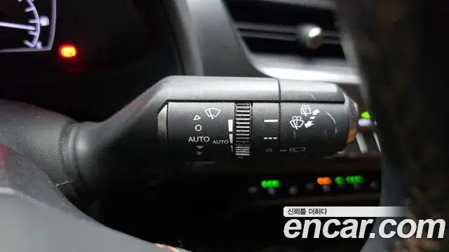Lexus UX250h 2019 — Фото 18/20