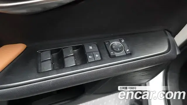 Lexus UX250h 2019 — Şəkil 25/30